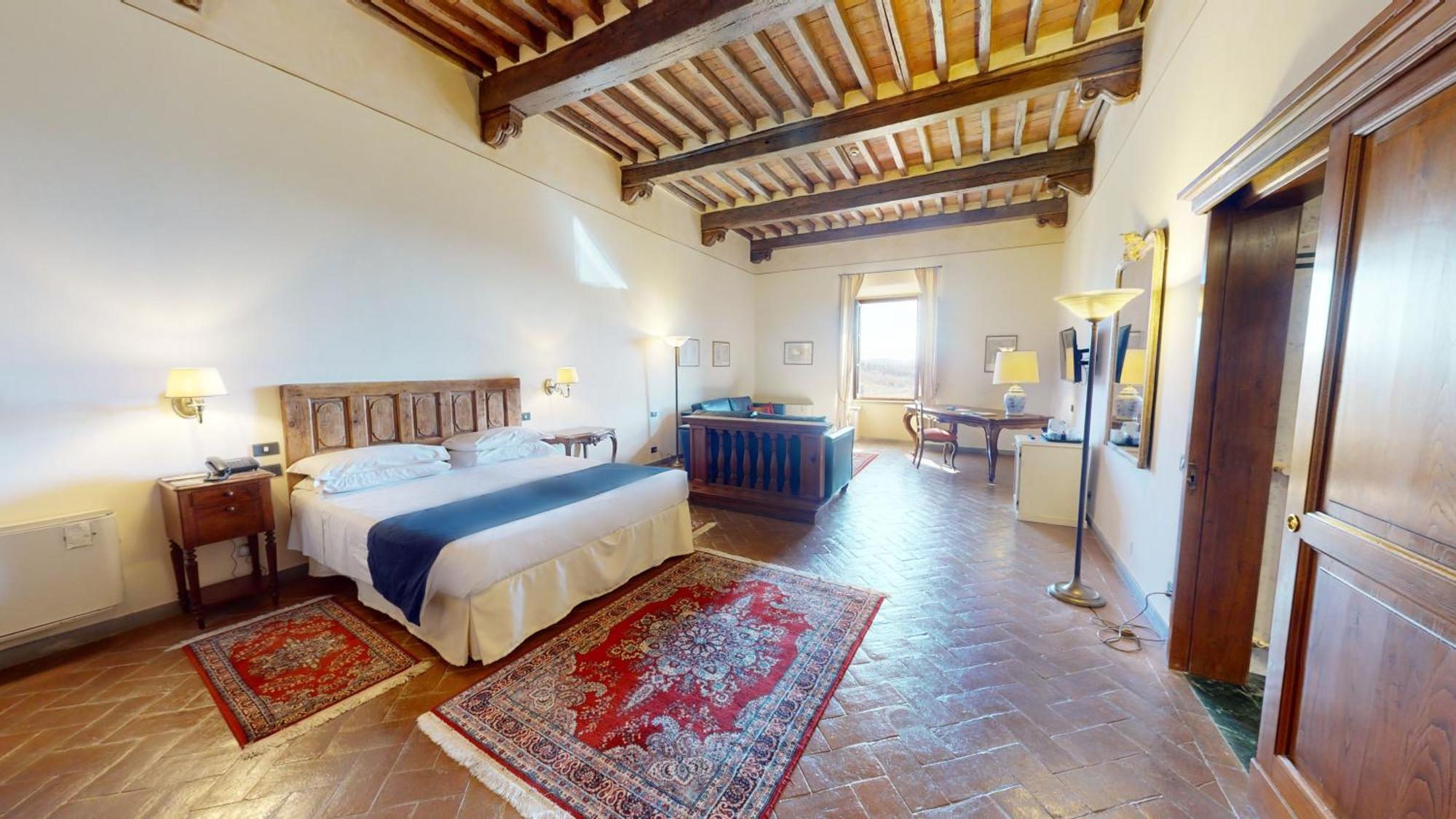Palazzo Squarcialupi 4*