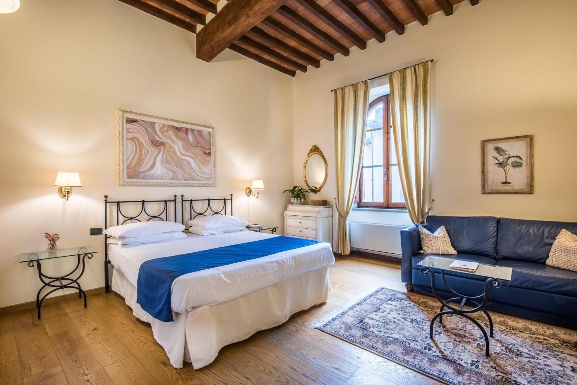 Palazzo Squarcialupi Hotel